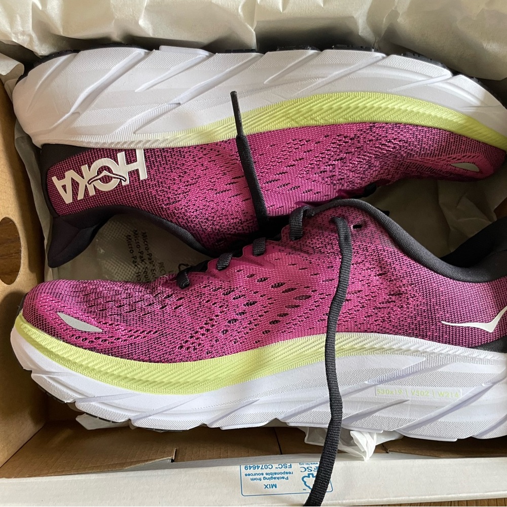 New In Box Hoka Clifton 8